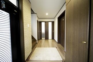 狭くなったのに広く感じる玄関ホール