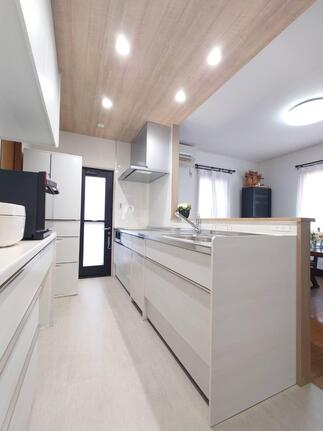 ノクト　(扉カラー：クリエアイボリー)