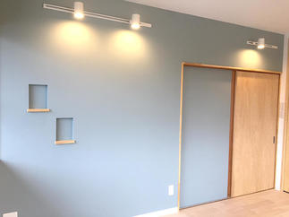 スポットライトと埋め込み収納