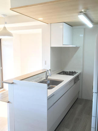 明るく開放的なキッチン