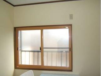 樹脂製内窓