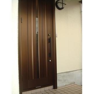 リフォーム玄関ドアで玄関まわりを一新