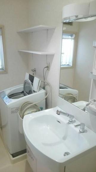 手がご不自由なご主人様も洗髪しやすい洗面台