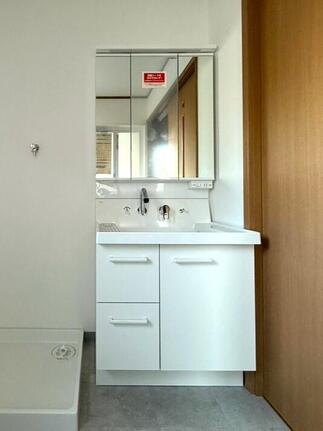 シンプルスタイリッシュな洗面化粧台