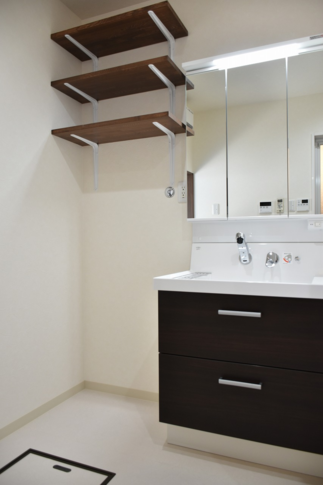 LIXIL ピアラでスマートな洗面化粧室に