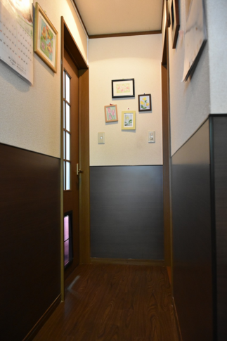 引っ掻き対策で壁をスタイリッシュに補強。