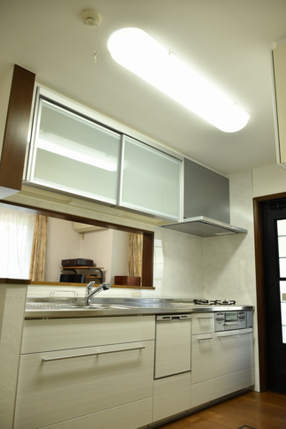 清潔感のある白いキッチンへ