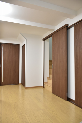 店舗部分と繋げてリビングダイニングへ