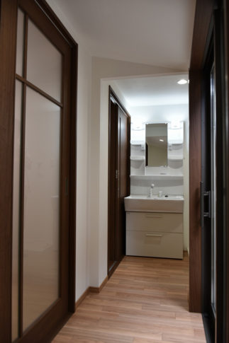 屋外から屋内へ