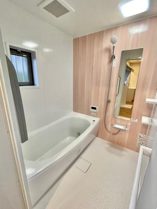 在来工法のタイル張りのお風呂を、お手入れのしやすいシステムバスに。