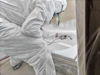 浴槽コーティング施工中