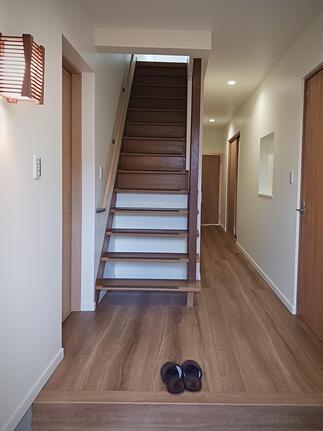 温かみを感じる玄関空間