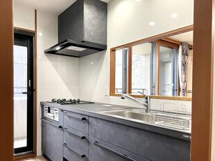 【LDK・水回りリフォーム】重厚感と機能美を兼ね備えた、ブラックキッチンのある暮らし　京都市北区