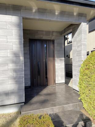 重厚な美が迎えるエントランス