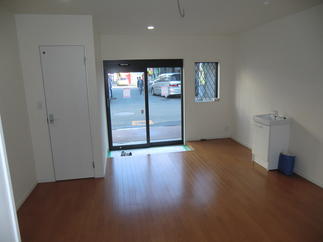 明るく開放的な診察室