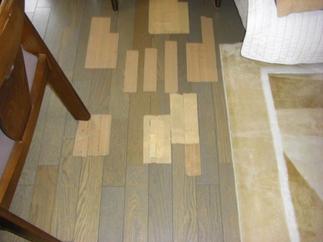 リフォーム前：フローリングのキズを気にしていらっしゃったM様。リフォームするなら明るめの色にしたい、とのご要望でした。