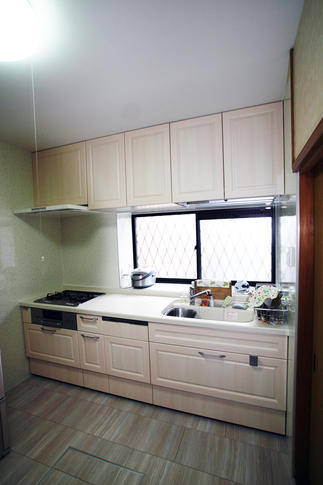 明るいキッチンに。