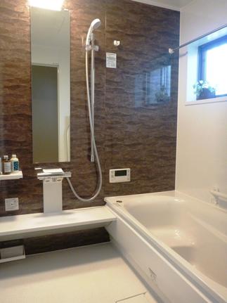 足を伸ばせる浴室に。