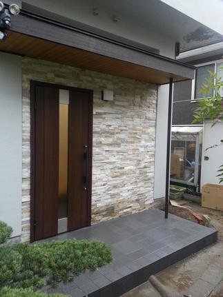 石彫のおしゃれな玄関になりました