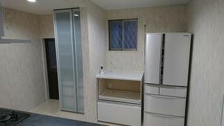 新たに小さな窓を作り、風通しをよくしました