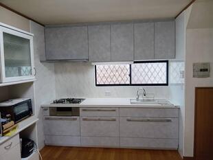 堺市中区　Ｔ様邸　たっぷり収納、傷もつきにくいセラミックトップのキッチンです