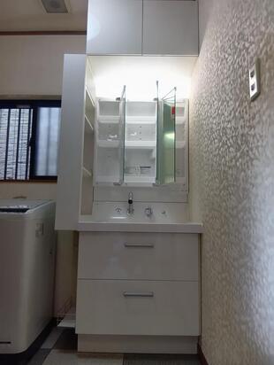 堺市北区　K様邸　サイド収納は両側から取出しができる洗面化粧台です