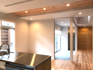 対面式のダイニングスペース