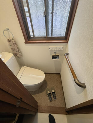 温かみのあるトイレになりました。