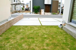 【芝生のお庭】