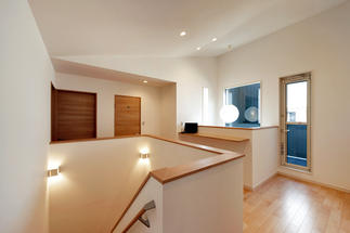 【階段ホール】