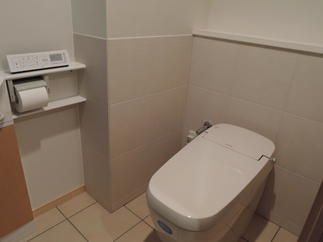 床材やり替えにより清掃性も良くなりました。