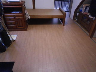 畳ですべりやすかった床を、滑りにくいフローリングに