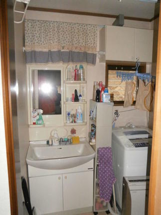 施工前の洗面所