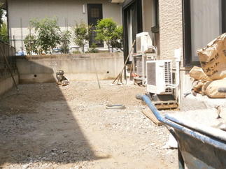 解体中のお庭です