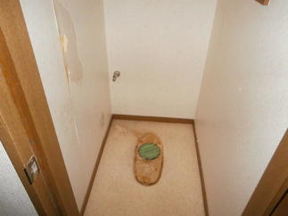 施工中のトイレ