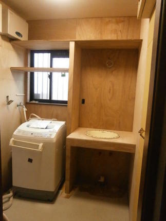 まだクロスを貼ってない状態の洗面室