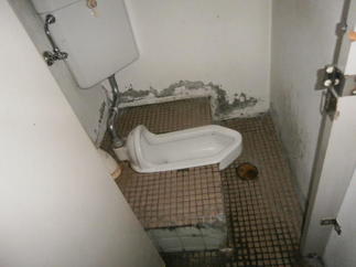 施工前の和式便器の様子