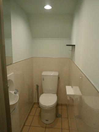 和式の便器を洋式の便器に