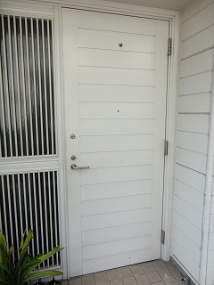 ビフォー　玄関ドア