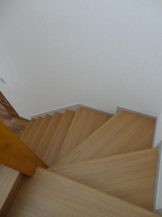 階段もリフレッシュしました！