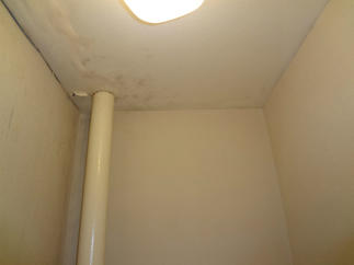 トイレの壁ビフォー