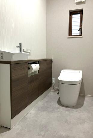 すっきり、広々。 収納も叶えた タンクレストイレのある暮らし