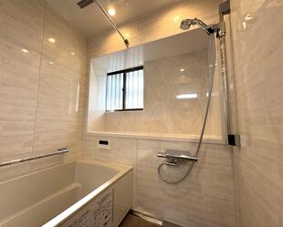 寒さ対策と開放感を両立した こだわりのバスルーム