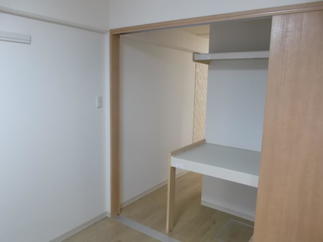 押入れから、隣の部屋へ