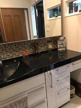 高級感のある洗面化粧台