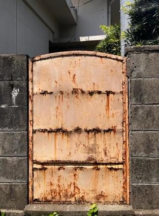 閉めやすく見た目もすっきり門扉