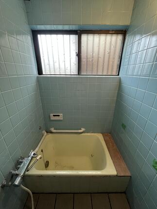 タイル貼り浴室を、あたたかいユニットバスに一新