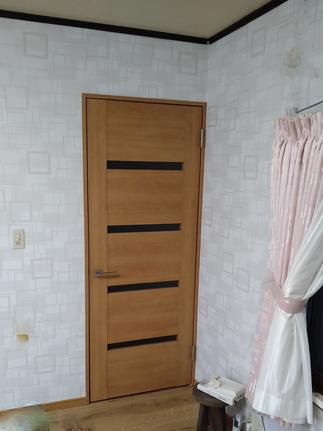 新しくなったキッチンへの扉も新しくなりました。