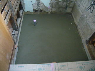 浴室コンクリート土間完了。