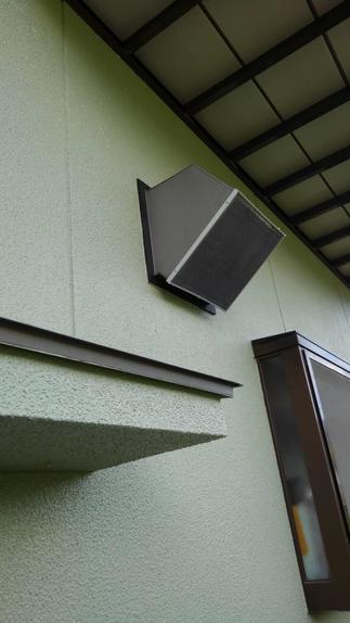 既存フードに虫が入らないように網を取付ました☆